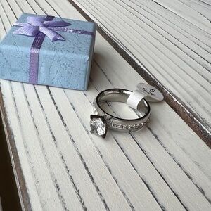 Silver Titanium Zircon Fashion Ring size 8